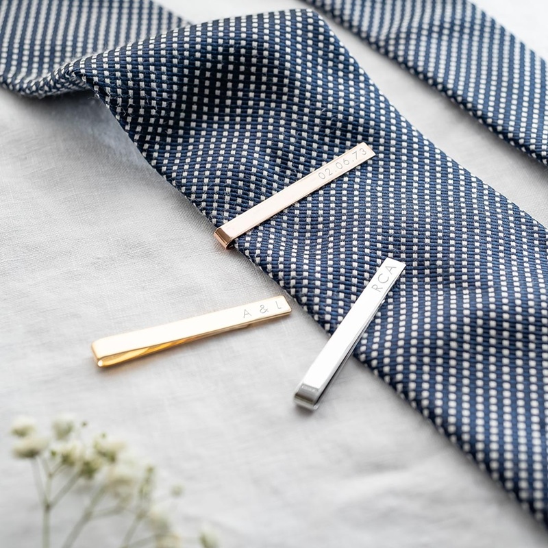 tie clip Coordinating with tie color and pattern